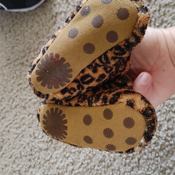 UGG Leopard Baby Booties - Picture 3 of 4
